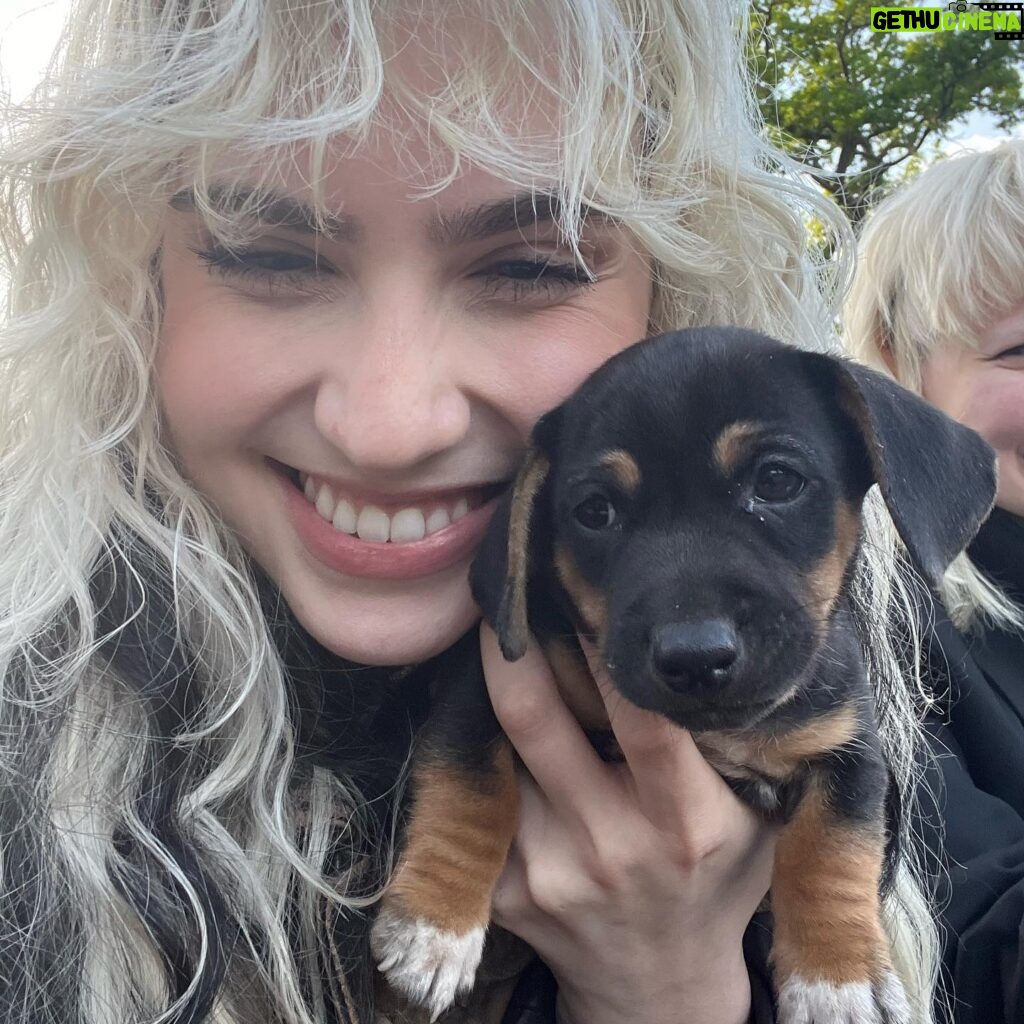 Abby Roberts Instagram - 2023 was a lesson and a blessing <3 1. lana del rey at hyde park 2. BABY MUUURF 3. finished an ep 4. slayed the house down boots at abbyween 5. causing chaos in airports with my favourite human 6. sang some songs that mean alot to me in bahrain w halsey 7. breakfast w gwen stefani??? 8. sang some more songs round europe w my fav people supporting gus dapperton 9. slaying in chet lo for fashion week 10. barbie and ken at the prem
