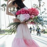 Abigail Spencer Instagram - Merry month of May. 🌺🌸🌷. @countylineflorals 📷 @stephanieschuster