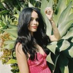 Abigail Spencer Instagram - Fuchsia (/ˈfjuːʃə/, FEW-shə) is a vivid pinkish-purplish-red color, named after the color of the flower of the fuchsia plant, which was named by a French botanist, Charles Plumier, after the 16th-century German botanist Leonhart Fuchs. 💞🪷🌾 #fuchsiaplant 📷 @claytonhawkins