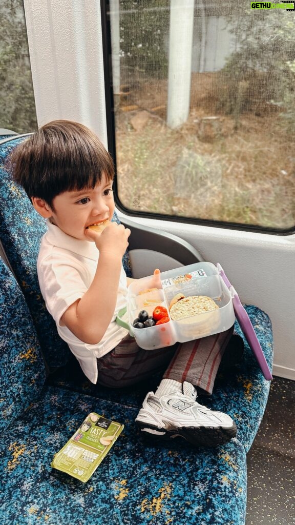 Acha Sinaga Instagram - Sarapan di jalan versi Lucas, 3 tahun 👦🏻