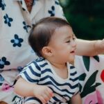 Acha Sinaga Instagram - Gemeessssh banget koleksi UNIQLO terbaru ini bisa kembaran juga sama si Kecil untuk outfit kita jalan-jalan keluar rumah atau santai di rumah aja. Bisa distyling-in pake motif yg sama atau tabrak pattern kaya aku gini. Udah bisa dipesen online atau langsung pilih-pilih di store @uniqloindonesia dan UNIQLO.COM mulai hari ini Gengg 🌸 #UNIQLOxMarimekko #UNIQLOINDONESIA