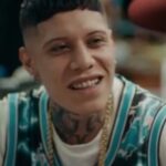 Aczino Instagram - De La Calle, una serie documental de la música urbana latina, género que ha revolucionado al mundo 💥 Con entrevistas con artistas del género en México como Aczino, Santa Fe Klan, Aleman, entre muchos otros, #DeLaCalle llega a exponer lo mejor de Latinoamérica en el género urbano ¡Ya disponible en mi app!