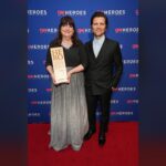 Adam Scott Instagram - Was honored to present Teresa Gray with the @CNNHeroes Award on Sunday night—Teresa founded @MobileMedicsInternational: Volunteers bringing medical care to 5 continents and helping over 30,000 people—and still going strong. Please check them out and lend your support if you can.