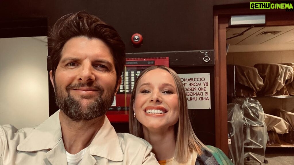 Adam Scott Instagram - Well well well. Look who I run into backstage at @GoodMorningAmerica… @kristenanniebell!