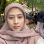 Adhisty Zara Instagram - beberapa foto bts shooting film “MUNKAR” yg akan tayang besokkk!!!! siap gak nontonnyaa?😜