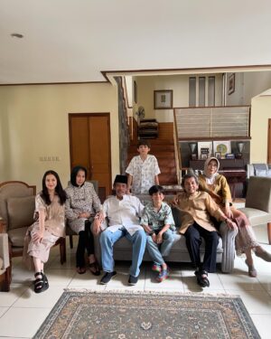 Adhisty Zara Instagram - Selamat lebaran!!! Maaf lahir batin ya💝 (kurang anak pertama gi sakiedh)