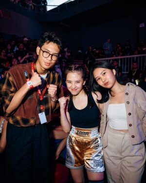 Adhisty Zara Instagram - Kemarin adalah sebuah hari yng akhirnya gue lewatin. Dengan latihan kurang lebih di 10 hari jadilah kuda lumping😂😭 

Terimakasih untuk @superstarknouckout atas pengalaman yng sangat seruu🔥🥊

Untuk kak lula @lulalahfah selamat atas kemanangannya! km keren banget!