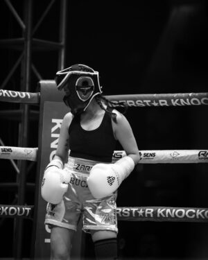 Adhisty Zara Instagram - Kemarin adalah sebuah hari yng akhirnya gue lewatin. Dengan latihan kurang lebih di 10 hari jadilah kuda lumping😂😭 

Terimakasih untuk @superstarknouckout atas pengalaman yng sangat seruu🔥🥊

Untuk kak lula @lulalahfah selamat atas kemanangannya! km keren banget!