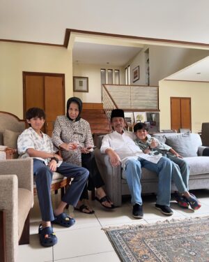 Adhisty Zara Instagram - Selamat lebaran!!! Maaf lahir batin ya💝 (kurang anak pertama gi sakiedh)