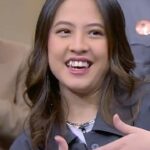 Adhisty Zara Instagram - Ini ruang sidang atau teater JKT48? Main Hakim Sendiri Kasus Geng Cewek Meresahkan bareng @zaraadhsty Malam ini 21.00 WIB