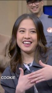 Adhisty Zara Instagram - Ini ruang sidang atau teater JKT48? Main Hakim Sendiri Kasus Geng Cewek Meresahkan bareng @zaraadhsty Malam ini 21.00 WIB
