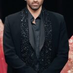 Aditya Roy Kapur Instagram - Did a thing with @kalkifashion ✨ #KALKIXAdityaRoyKapur #KALKI #GroomCouture #KALKIInara #LakmeFashionWeek
