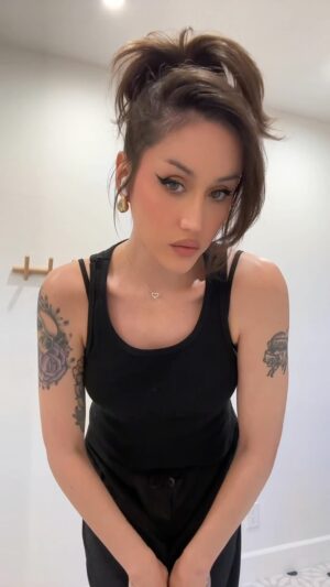 Adore Delano Instagram - 10pm makeup and for what?