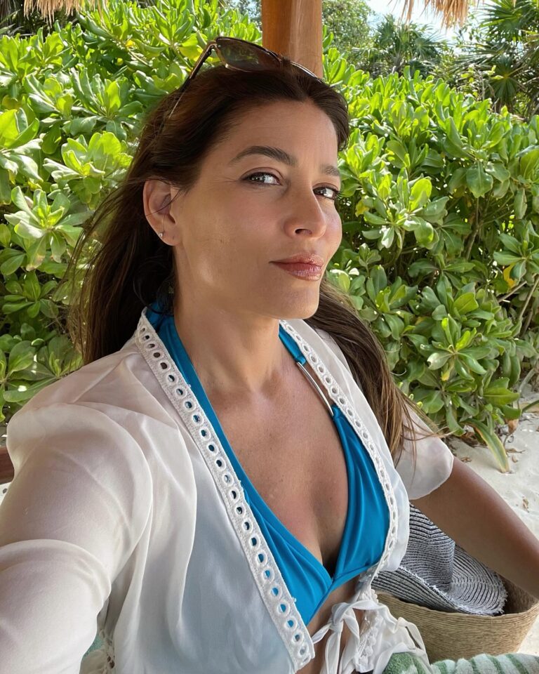 Adriana Fonseca Instagram - Dia tres, en el paraíso… ______ Day three, in paradise... . . . . . #playadelcarmen #travelphotography #sundayfunday #cute #lifestyle #sirena #mermaid
