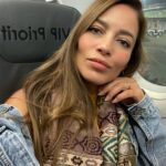 Adriana Fonseca Instagram - Yo solo necesito buena actitud y… _______ @vivaaerobus para viajar… . . . . . #traveltips #travel #lifestyle #vivaaereobus #Mexicana