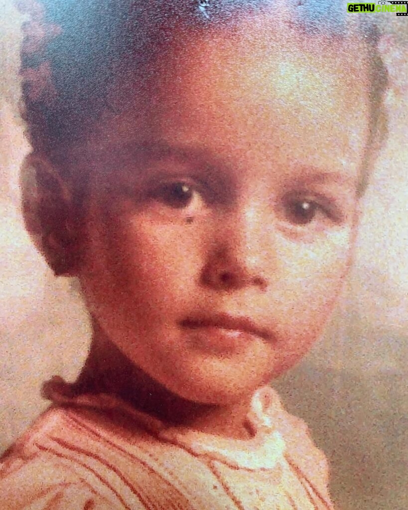 Adriana Fonseca Instagram - Debemos escuchar al niño que fuimos un dia y que existe dentro de nosotros. Ese niño entiende de instantes mágicos. Feliz dia del niño! _______ We must listen to the child that we once were and that exists within us. That kid understands about magical moments. Happy Children’s Day! . . #diadelniño #lifestyle #niña #cute #family #childrenphoto