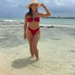 Adriana Fonseca Instagram - Si vas a tirar la toalla, que sea en la playa! ______ Las playas mas hermosas, solo en mi México… If you’re gonna throw the towel, let it be on the beach! The most beautiful beaches, only in my Mexico… . . #travel #lifestyle #cute #latina #Mexico #rivieramaya #veracruz