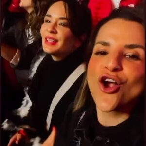 Adriana Louvier Instagram - Noche de concierto… 
@claudiaalvarezo @paogiordano ❤️‍🔥
Gracias amiga hermosa, que bonito fue verte en el escenario. A ti y a todos. @maiteperroni