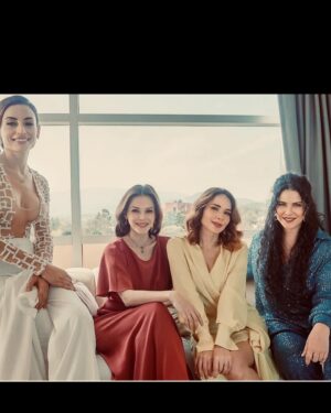 Adriana Louvier Instagram - Fotos del detrás de cámara un día de boda. 
Las mejores compañeras 🤍
#PactodeSilencio