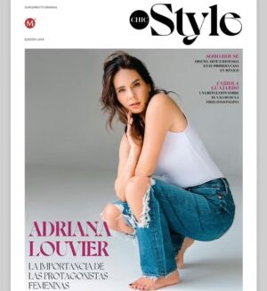 Adriana Louvier Instagram - Gracias @chicstylemx por la portada. Los invito a leer la entrevista, les cuento de la serie “Pacto de Silencio”que estamos a punto de estrenar en @netflixlat y la importancia de unirnos las mujeres en la vida y en esta industria. 👌🏼
Fotos: @khristio