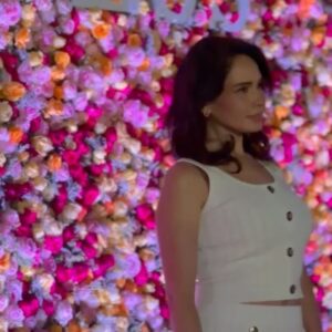 Adriana Louvier Instagram - “No acabarán mis flores” fashion show de @guessmexico presentando su increíble colección primavera 2024 / #LoveGuess #Marcianomoment #Guess 🌼
