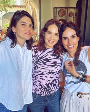 Adriana Louvier Instagram - Festejando la vida 🤍
@la_serradilla @rubelia @andrespalaciosd1 @adriano_numa
