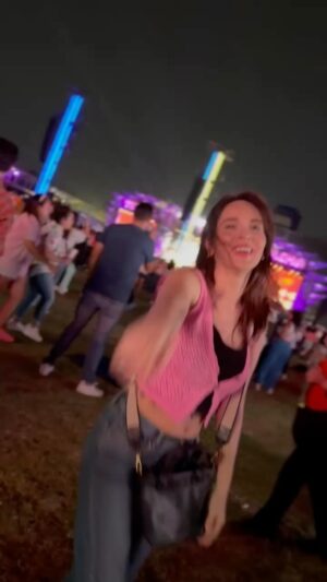 Adriana Louvier Instagram - La vida es mejor con música. Gracias @shein_mex #sheinmusic @tecate_emblema 💥
@manunavarro en otra vida fuimos rockeros.
