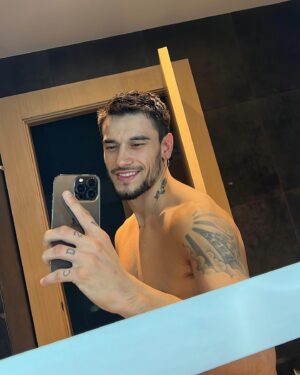 Agustín Bernasconi Instagram - Buenas noches Bogota 🇨🇴🩶