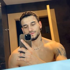 Agustín Bernasconi Instagram - Buenas noches Bogota 🇨🇴🩶