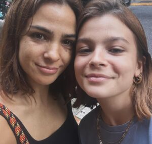 Agustina Cherri Instagram - 15 años de vos, 15 años de ser mamá, tu mamá, niña poderosa, sensible y mágica.
No se en que momento paso tanto tiempo, quisiera verte pequeña para siempre pero mi sueño es ver cómo te transformas en esta gran mujer que ya está apareciendo en vos.
Vamos a celebrar tus 15 años como vos queres, como vos soñas, aunque no me alcanza la vida para celebrarte a vos en la mia.
Feliz cumpleaños mu.
Te amo hasta acá.
Mamá.
@munapaulscherri