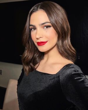 Agustina Cherri Instagram - Carrete del #MartinFierro
1. Después de @bettinafrumboli y @nacholopezfagalde 
2. Cuando diseña @ramirezdenegro 
3. Mi debilidad @simonetta.orsini 
4. La primera vez en la entrega de los premios.
5. Manos a la obra.
6. Casi listas.
7. La concentración de @vickii_miranda 
8. Mi equipo del amor
9. Posando con ellos.
10. Llegando.