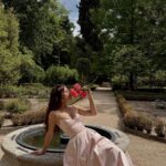 Agustina Palma Instagram - Mi mood hoy y siempre. Like a dream 🌹 Dress @houseofcbes @houseofcb @almaenpenashoes @viacomunicacion 📍Real Jardín Botánico, Madrid.