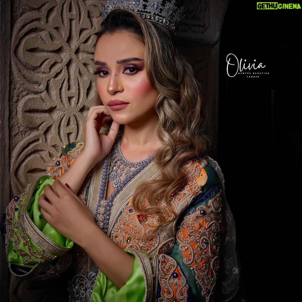 Ahlam Zaimi Instagram - Feel like queen 👸 🇲🇦 Make Up , Hair @olivia.beauty.studio.tanger Caftan And accessories @olivia.beauty.studio.tanger Stylisme : @larinihouda DA : @medinaagency Photo :@nano_photgraphy_ Location :@riadamelia DA: @rabie.akhrif . #maroc #morroco #caftan #caftanmarocain #mariage #beldi #tradition #tetouan #tanger #hociema #love