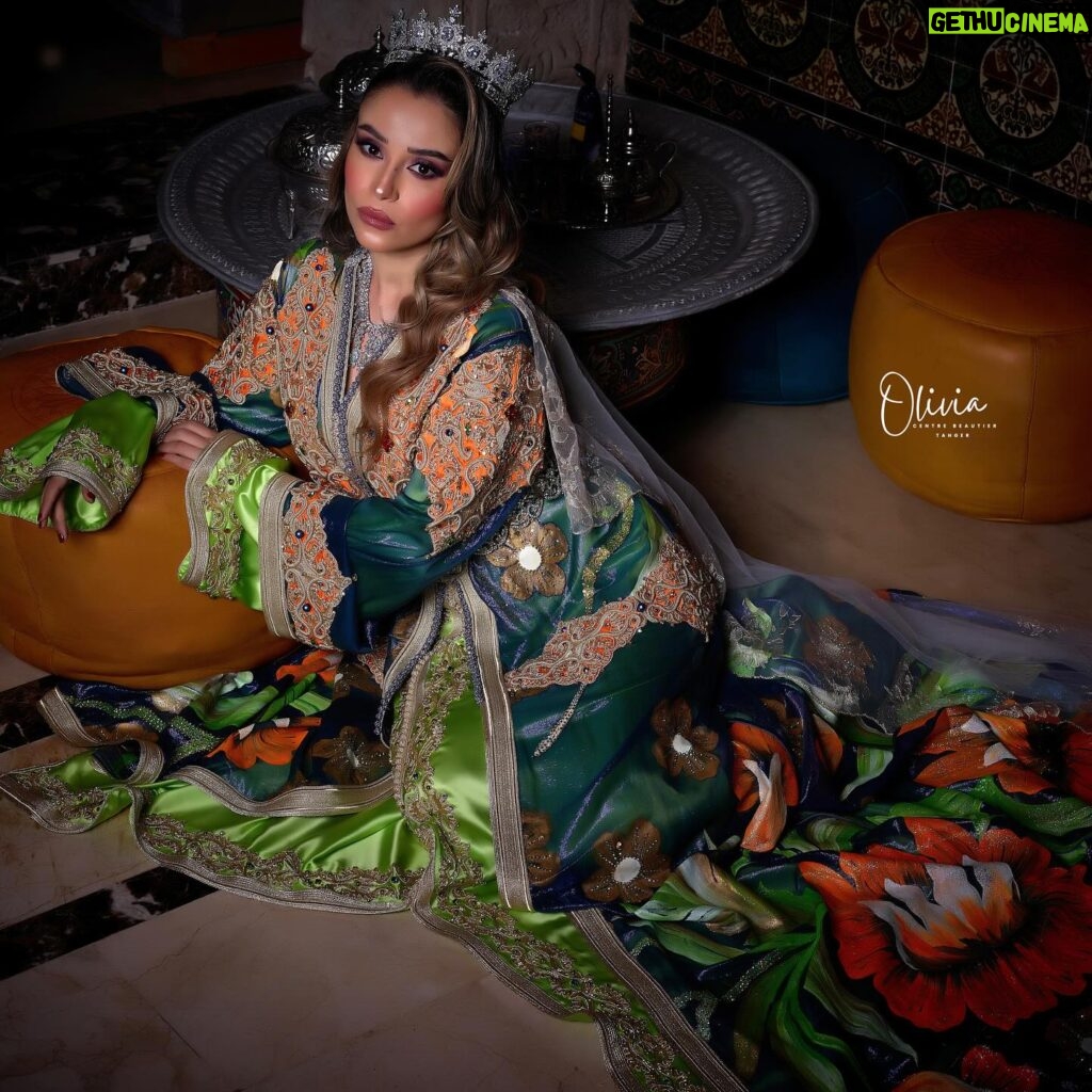Ahlam Zaimi Instagram - Feel like queen 👸 🇲🇦 Make Up , Hair @olivia.beauty.studio.tanger Caftan And accessories @olivia.beauty.studio.tanger Stylisme : @larinihouda DA : @medinaagency Photo :@nano_photgraphy_ Location :@riadamelia DA: @rabie.akhrif . #maroc #morroco #caftan #caftanmarocain #mariage #beldi #tradition #tetouan #tanger #hociema #love