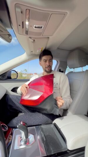 Ahlam Zaimi Instagram - Quand elle passe te récupérer en voiture 🤣 
@senhamza @ahlamzaimiofficiel