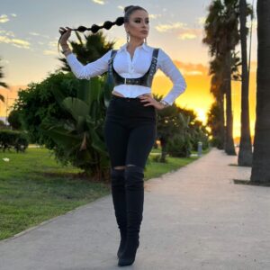 Ahlam Zaimi Instagram - Grateful ✨️🙏
.
Mua @allurestudiobeaute