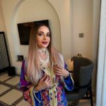 Ahlam Zaimi Instagram - Late post ✨️ Can't get enough of this look. Caftan @sahar_raja_designer_ Hair and makeup @badr_el_anaami Accessoires @lasentinellecasa @miratendance Styled by @othmanessahat Location @fairmontlamarinarabatsale