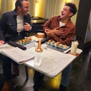 Ahmed Al Fishawy Instagram - أول مره أشتغل مع أستاذ طارق لطفي و الحقيقه أتبسط جداً لأنه هو ممثل من العيار التقيل و من أبسط و أجمل الناس اللي شفتها و أنشأالله نشتغل مع بعض تاني .. من كواليس فيلم السيستم حاليآ بدور العرض 🎥❤️ @tareklotfyofficialacc
#fishawy