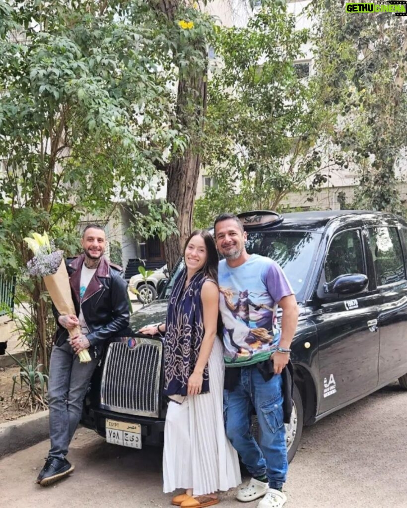 Ahmed Al Fishawy Instagram - we are that family that loves to ride in style @londoncabegypt #fishawy