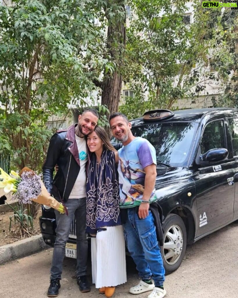 Ahmed Al Fishawy Instagram - we are that family that loves to ride in style @londoncabegypt #fishawy