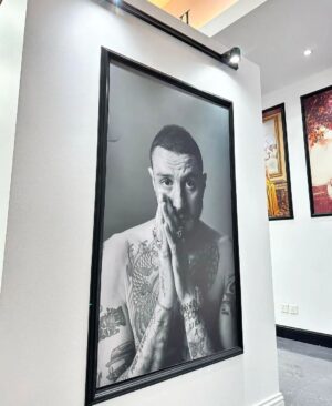 Ahmed Al Fishawy Instagram - From @batoolaldaawi exhibition at BLVD studios Riyadh @riyadhseason 
Proudly of you , your big talent deserves this 👏❤️
#fishawy
