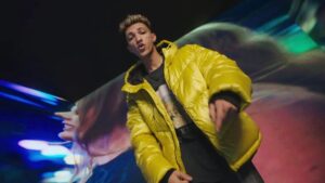 Ahmed Al Fishawy Instagram - Proud that we executed these very slick shots from the music video elsystem from the movie ... directing is my true passion 🎥 ❤️⚡
And i thank my great cast and crew for making this happen
Thank you, and I love you all 🥰❤️🥳
Crystal Dog
 @run.films.mena  @viralwavenet Presents  @arsenikofficial and @maishamdanoff 🎶 🎵
@ahmadelbendary
Dop : @haithamnasser_
@salmasiliman
Gaffer : @ahmed_.gad
Producer:  @ibrahim.elgharably
Line producer:  @_sarah.adel_
Stylist : @nada_hussam
1 AD : @doomz___
Director:  @fishawyofficial 
Music production and writer , Mixing and mastering : taher taher @falafelonawaffle 
Team Fishawy : @shrief_magdy_abdo @mahmoud_farouk_hair_dresser @kahrabaa_sfx
#fishawy 
#السيستم