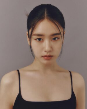 Ahn Eun-jin Instagram - 🩶