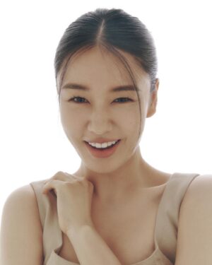 Ahn Eun-jin Instagram - 🩶