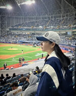 Ahn Eun-jin Instagram - Seoul series…✨🥹🫠💛✨ 
@mlbkorea @dodgers @padres