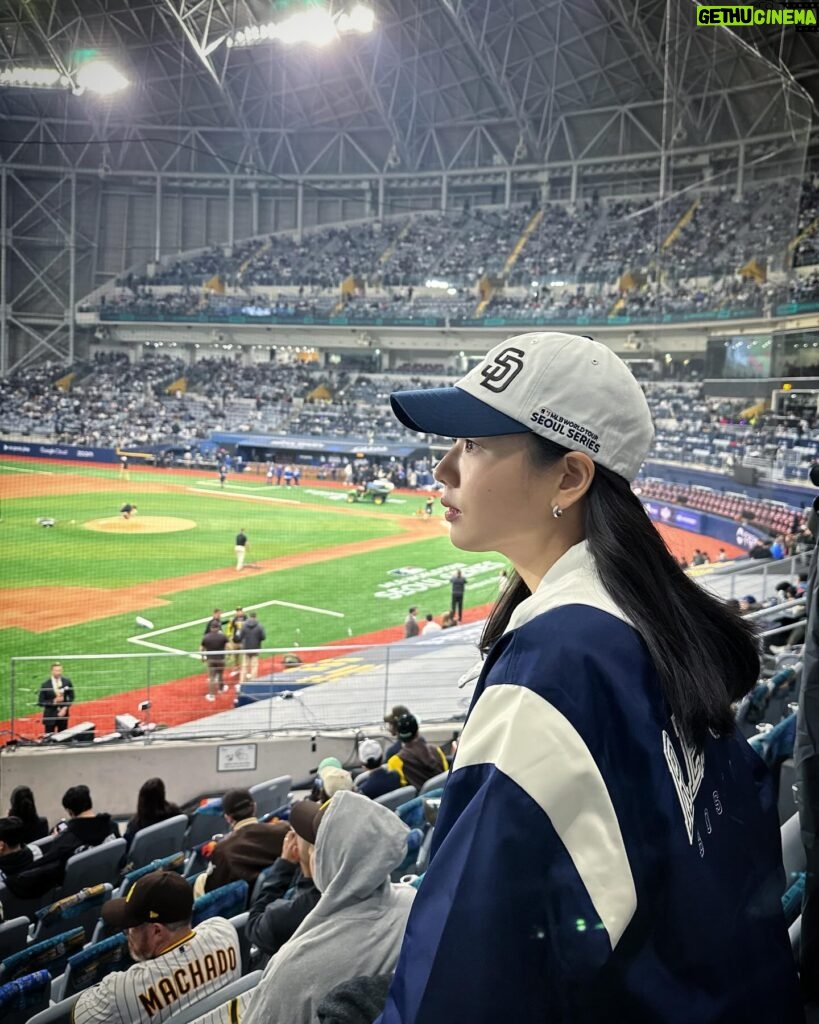 Ahn Eun-jin Instagram - Seoul series…✨🥹🫠💛✨ @mlbkorea @dodgers @padres