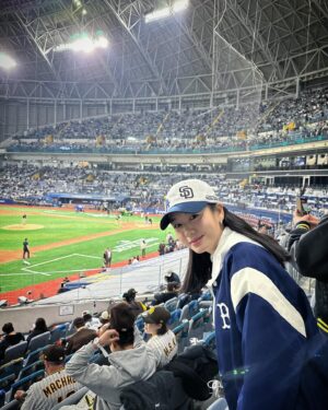 Ahn Eun-jin Instagram - Seoul series…✨🥹🫠💛✨ 
@mlbkorea @dodgers @padres