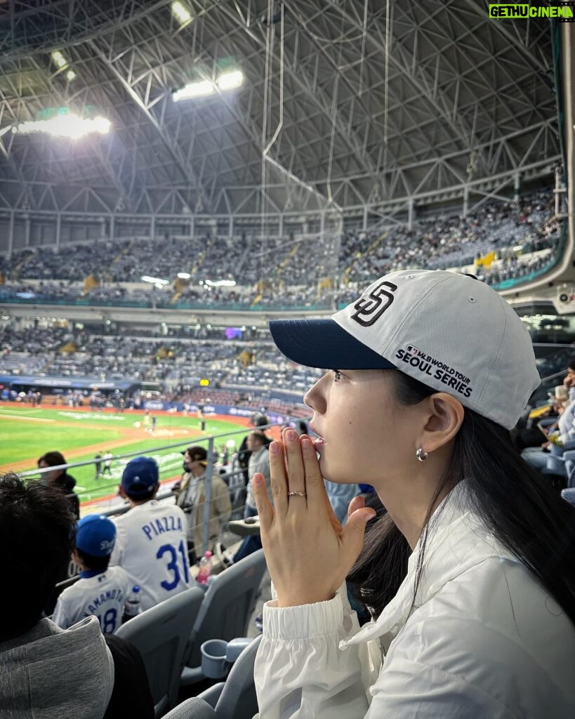 Ahn Eun-jin Instagram - Seoul series…✨🥹🫠💛✨ @mlbkorea @dodgers @padres