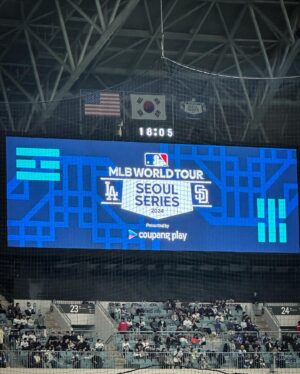 Ahn Eun-jin Instagram - Seoul series…✨🥹🫠💛✨ 
@mlbkorea @dodgers @padres