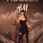 Ahu Yağtu Instagram - Surpriz sonlu 🖤 @h&m #muglerxhm @manfredthierrymugler